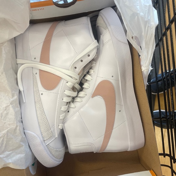 Nike Shoes - Nike women’s size 8.5